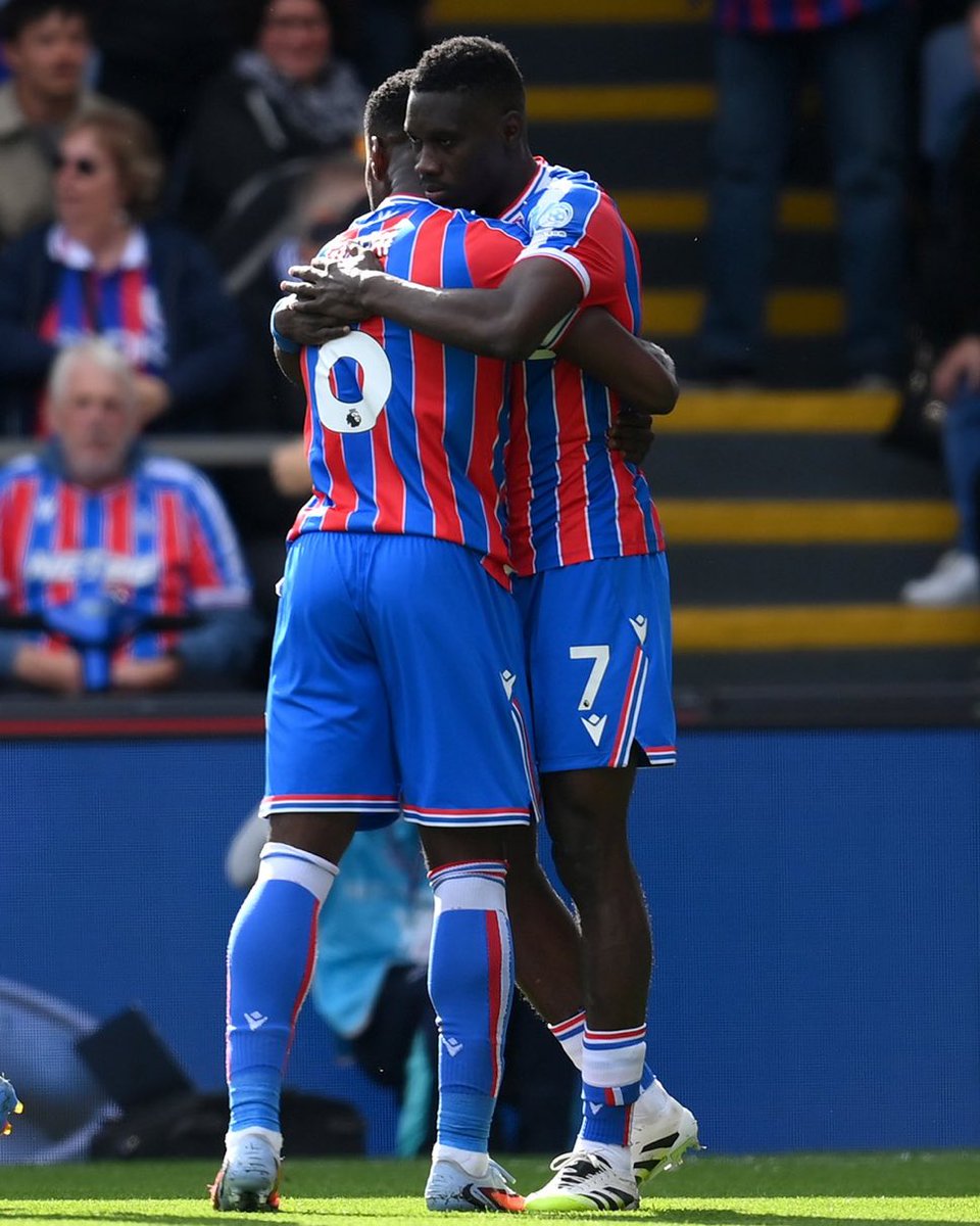 Her ne kadar Gakpo ve Ekitike olmasa da, Crystal Palace ilk 45 dakikası detaylı incelenmeli. Geçiş hızı ve yönü, bek arkasına direkt fırlatılan toplar, gol + 5 net pozisyon. Sarr’ın Korner golünde arka direk, istasyon ve kaleciye baskı pozisyonları..

%29 Topla Oynama, 1.60 (xG)