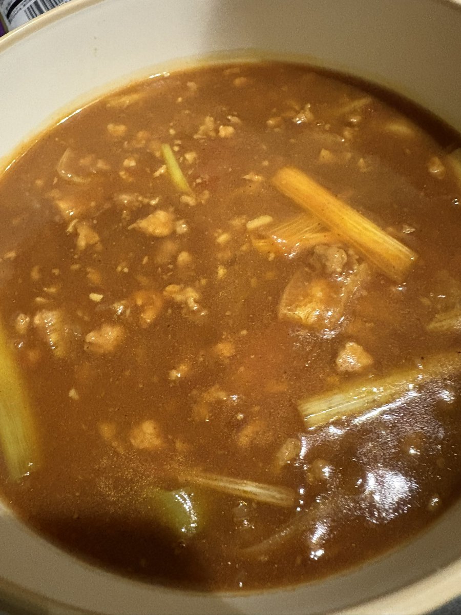 LEVEL1_cooker's tweet photo. 207話「何気に初」

と言うわけで昨日作ったキーマカレーのあまりを使いまして
カレーうどんでございます。
そもそもカレーうどんってあまり食べないから知らんけど、なにげに旨い。これならまた作ってもいいのかもしれない。ごちそーさま。

#料理好きと繋がりたい 
#料理記録 https://t.co/Qx5xcx5GZR