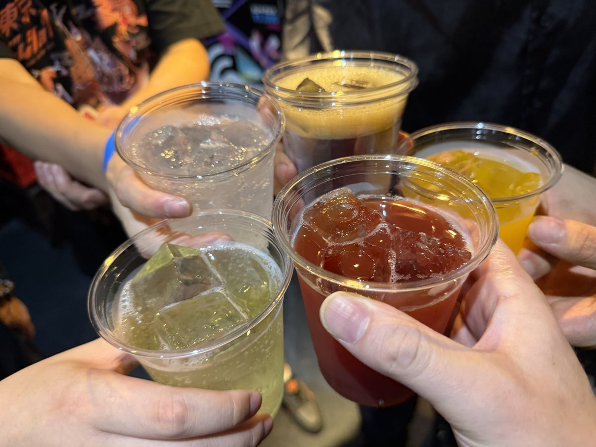 tracy_amateras's tweet image. 来月出演する武漢THOの主催さんが中国から遊びに来てくれたのでみんなで乾杯🥂

#code_g