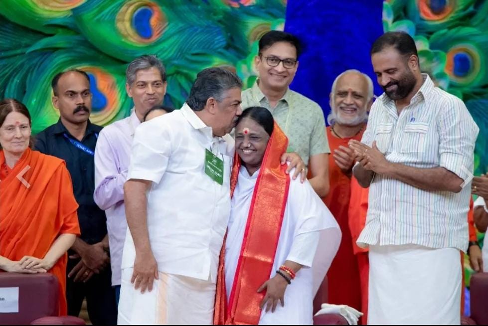 South First on X: "#Kerala : The state government's decision to honour spiritual leader #Amritanandamayi has triggered an unexpected controversy after Cultural Affairs Minister Saji Cherian kissed her on the forehead during