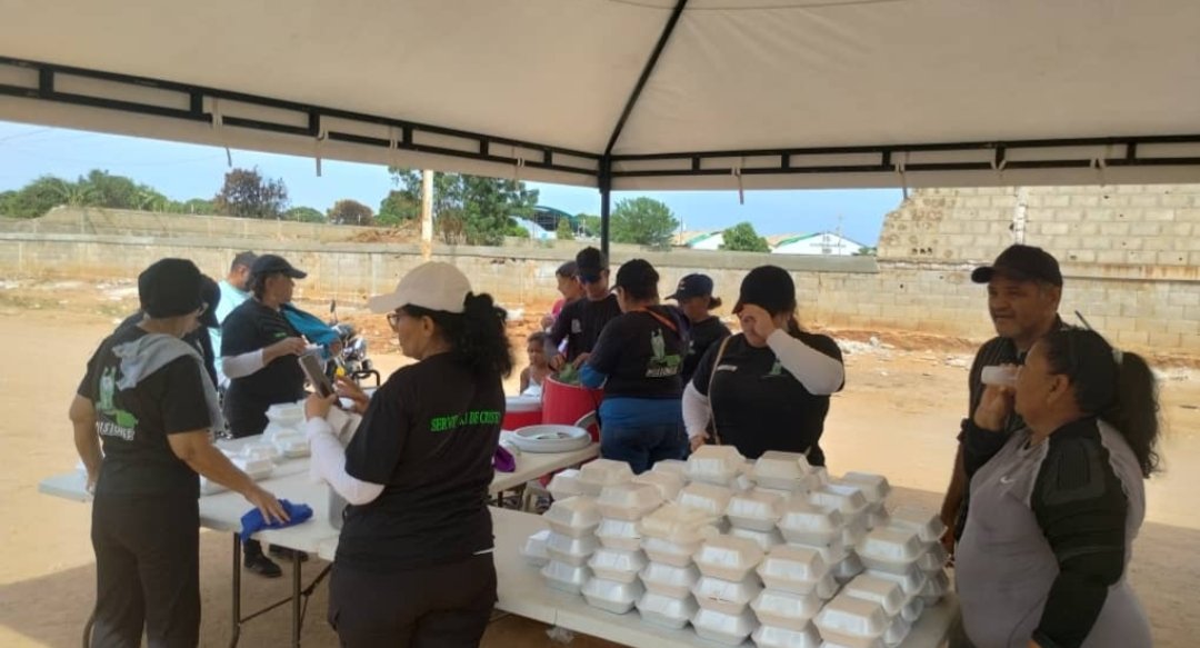 vortexics82's tweet image. Blessed weekend to all my Crypto X Brothers 💙.

One of our food shelters running thanks to my brothers at @21RoundTable is going mobile for the next weeks, to visit communities affected by recent events in the country