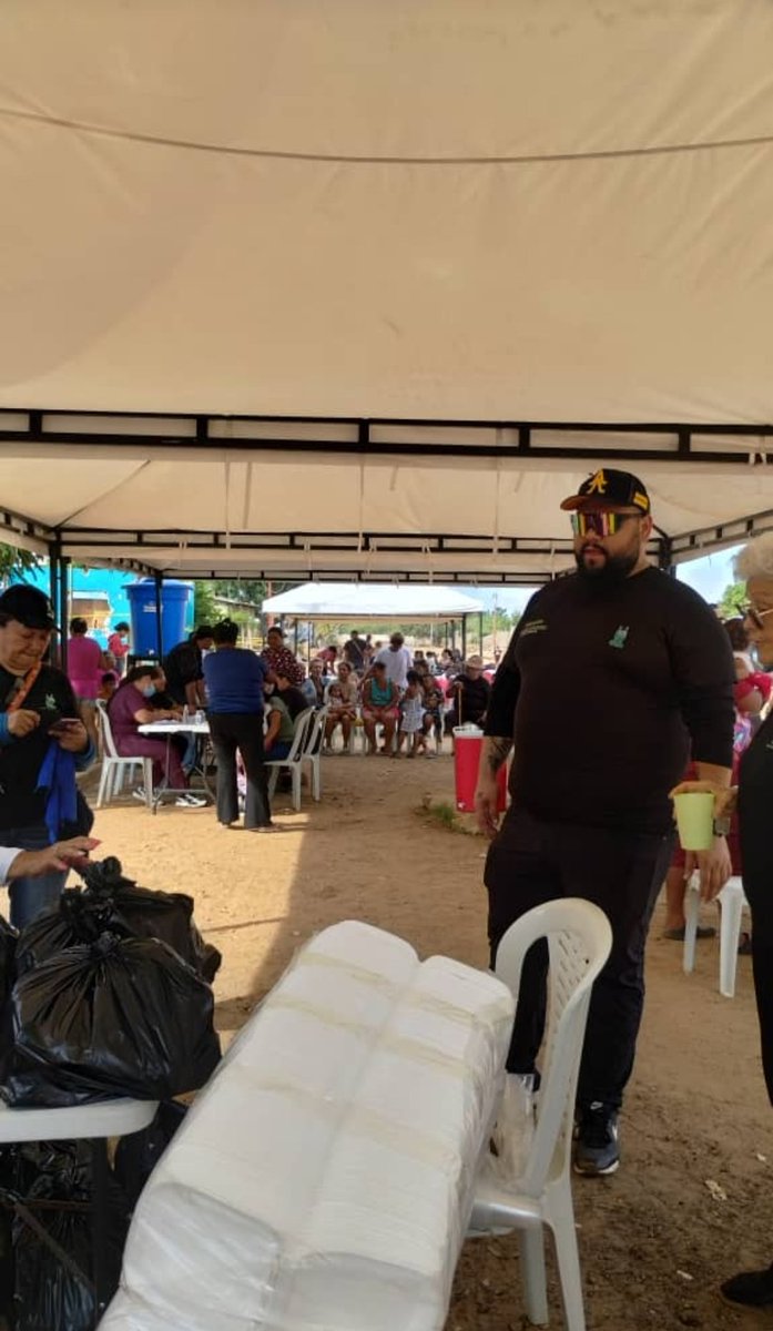 vortexics82's tweet image. Blessed weekend to all my Crypto X Brothers 💙.

One of our food shelters running thanks to my brothers at @21RoundTable is going mobile for the next weeks, to visit communities affected by recent events in the country