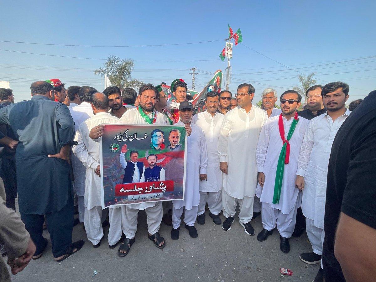 پاکستان تحریک انصاف سینٹرل پنجاب کے نائب صدر (پی پی-138) ابوذر مقصود چدھڑ صاحب کے حلقہ انتخاب سے روانہ ہونے والے قافلے کے مناظر، عوام کی بڑی تعداد موجود۔#خان_کی_کال_پر_عوامی_ریفرنڈم
#انقلاب_کی_للکار_پشاور_سے