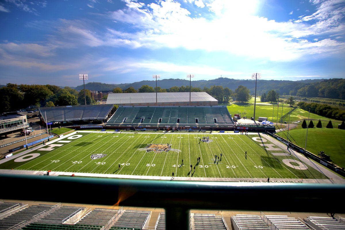 Hello from Athens. 👋

It’s #MACtion inside Peden Stadium as Bowling Green (2-2) starts Mid-American Conference conference play against Ohio (2-2). 12pm kickoff.

Falcon Media Sports Network’s <a href="/aidenthebrew/">Aiden Brueck</a> will have live coverage throughout the game.

📸: @shotbycoyle 

#AyZiggy