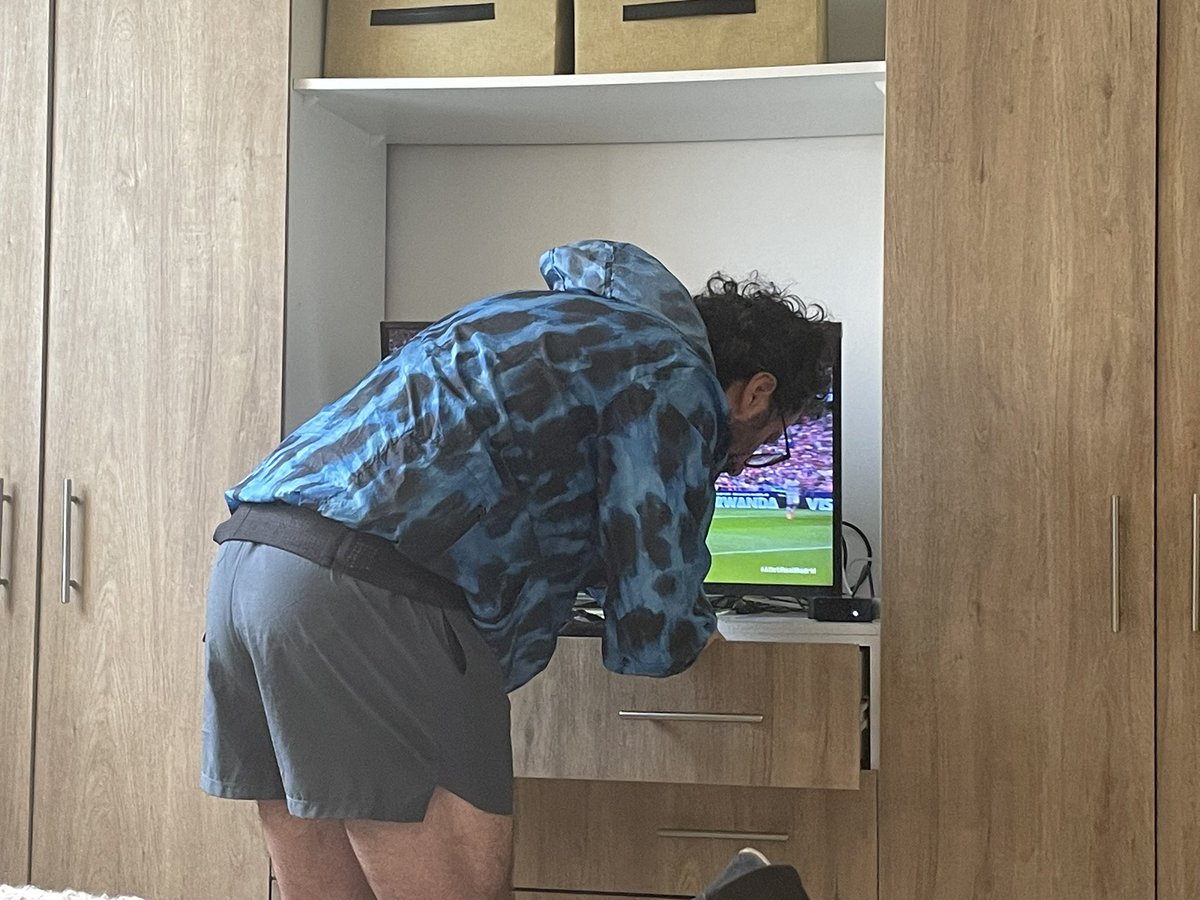 Así no se puede… empata el Atlético y mi marido justo se cruza buscando calcetines 🤦‍♀️⚽ #AtletiRealMadrid