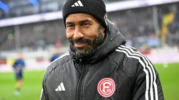 Hallo! Wir gewinnen heute übrigens 3:0 gegen Bochum LG