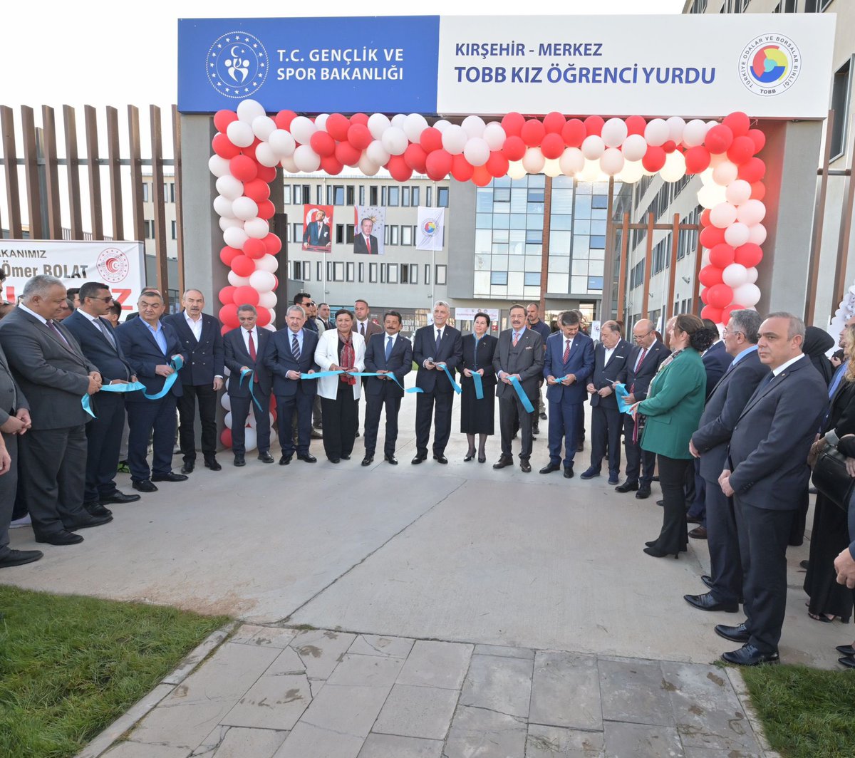 Başkanımız <a href="/arif_parmaksiz/">M. Arif Parmaksız</a>, TOBB Başkanımız <a href="/RHisarciklioglu/">Rifat Hisarcıklıoğlu</a> ile birlikte, Kırşehir Ahi Evran Üniversitesi TOBB Kız Öğrenci Yurdu'nda öğrencilerle bir araya geldiler. 

<a href="/TOBBiletisim/">TOBB</a>
