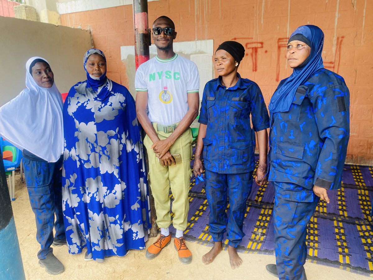 NarcoticAction's tweet photo. Last picture with the vice chairman, thank you sir for having me 🙏🏽 @arogifoundation @UNODC @UNODCNigeria @ndlea_nigeria #SayNoToDrugs @MentallyAwareNG @mtnc_foundation #wada#healthylifestyle  #mtnfondation @arogifoundation@FemiBabafemi https://t.co/xotEurrXKA