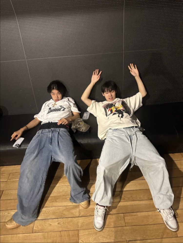 5_mayyi2's tweet photo. 찬탖 개 큰 등장 빵빠레 불면서 등장 https://t.co/jzkwMNBxkV