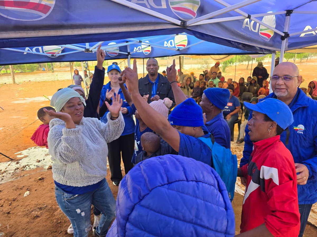 DA_NCape's tweet image. A heartfelt thank you to the community of Ward 4 Siyancuma, Bongani for putting your trust in the DA.💙🙏🏻

We remain committed to serving you with honesty and hard work.
 
#ThankYou #TheDAcares #DAgetsthingsdone #NorthernCapeDA
