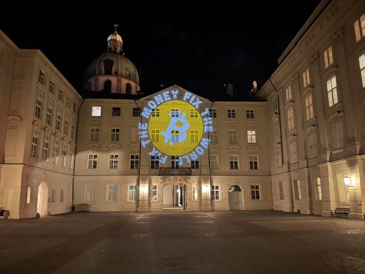 FIX THE MONEY FIX THE WORLD” #Bitcoin projected onto a palace in Austria  🇦🇹