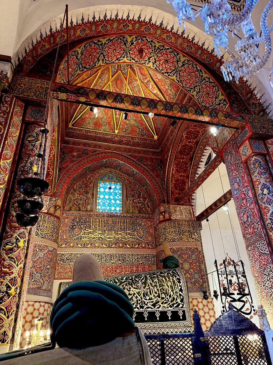 Türk sanatında renkler demişken…
📸Hz.Mevlânâ Türbesi. 
27.09.2025