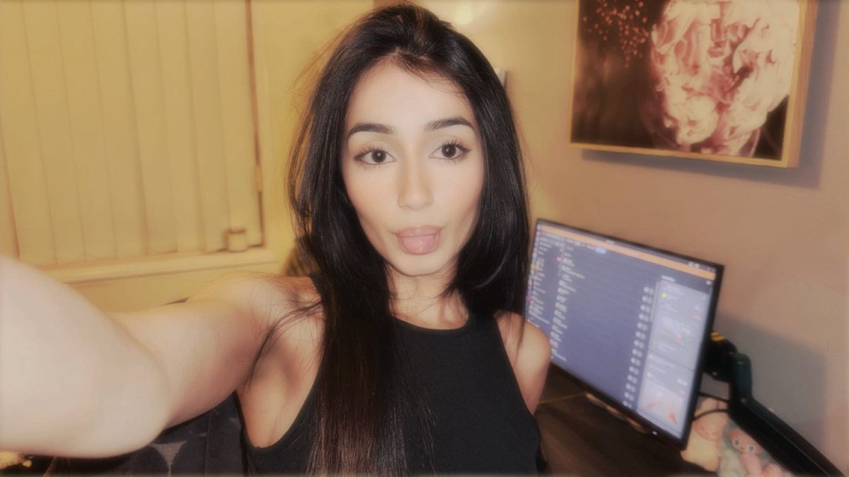 𑣲namy tweet media