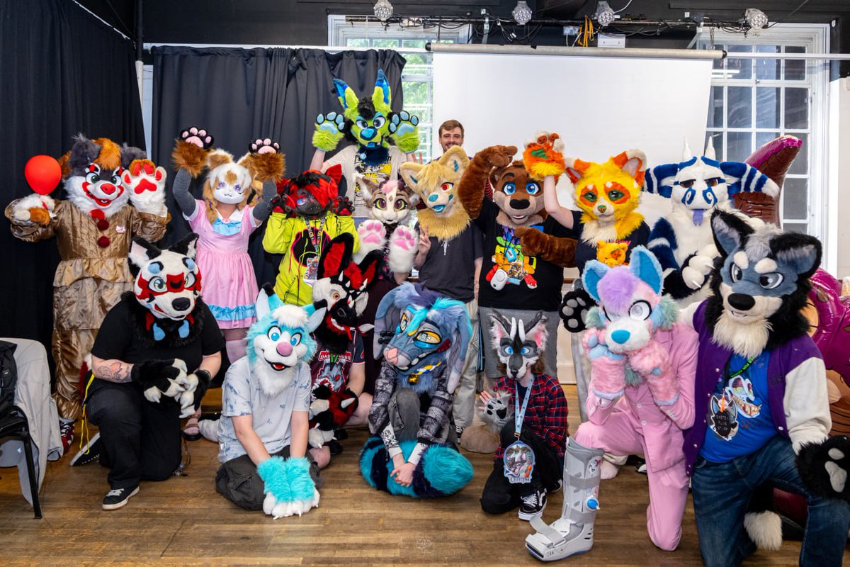 ExeterFurs's tweet image. Some pics from our September meet!
Our next meet is our Halloween Party on 12th October which is gonna be even more awesome. 

DJ Ulfer and DJ Swolf will also be spinning the tunes!

exeterfurs.org.uk/exeterparty (for more info)
support.exeterfurs.org.uk (for ticket/attendance)