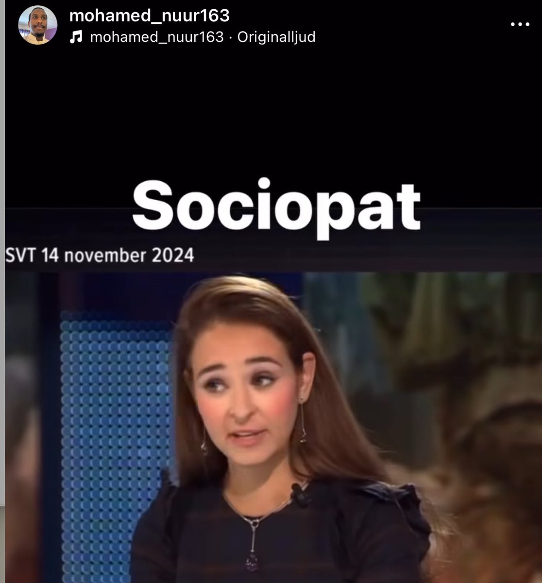 Vänsterpartisterna <a href="/jsjostedt/">Jonas Sjöstedt</a> och <a href="/mohamednuur25/">Mohamed Nuur</a> delar ett inlägg där författaren med stor text kallar KDs Alice Teodorescu Måwe för sociopat. 

Vedervärdigt och smaklöst beteende.