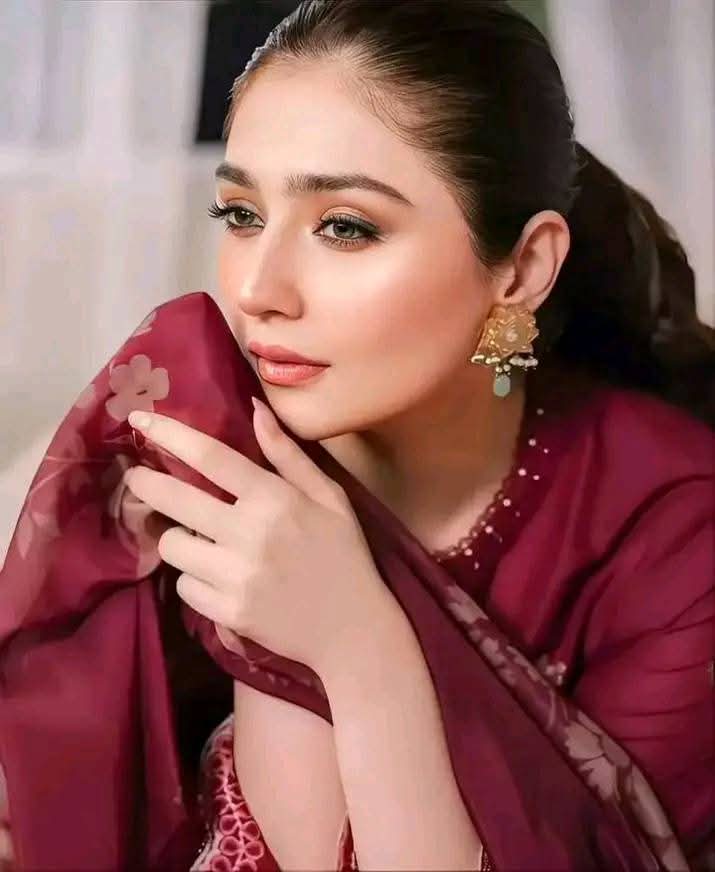 ख्वाहिशों का काफिला भी बड़ा अज़ीब है ग़ालिब.,
अक़सर वहीं से गुजरता है जहाँ रास्ता ना हो..!!

#AllahHafiz 
#GoodNightX