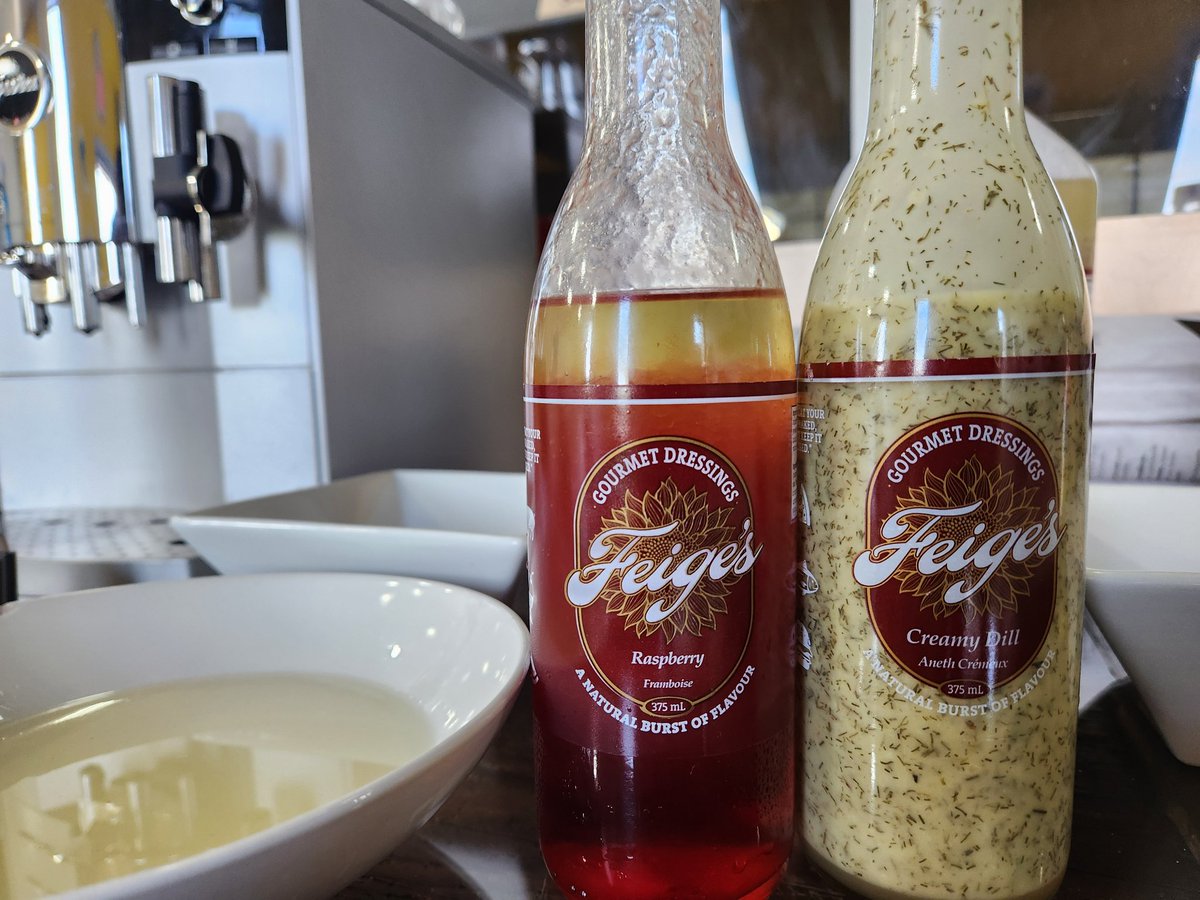 We're crushing oleic soybeans today at the #npfarmtour! Why high oleic? 
✔️ Heart-healthy fats
✔️ Lower saturated fat
✔️ Longer shelf life
✔️ Great for high-heat cooking
Better for food, and you. Taste local #feigesgourmetdressing using #HighOleic #sunfloweroil. #HealthyEating