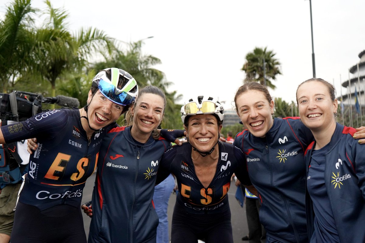 RFECiclismo's tweet image. 💥 EXPLOSIÓN DE FELICIDAD 💥

🥹 Las caras de alegría y emoción de todas las integrantes del #TeamESPciclismo 🇪🇸 hablan por sí solas: no pueden estar más orgullosas de Mavi García 

¡Enhorabuena, cuánto te lo mereces! ¡Qué alegría! ♥️