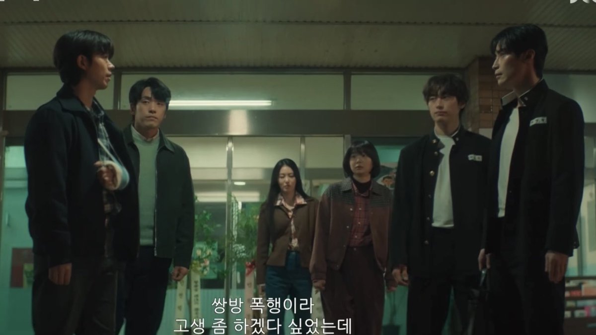 <백번의 추억> 생각해 보니까 여기 핵심 인물들 다 모였네 사랑의 작대기들 ㅈㄴ 난리남

영식은 종희 좋아하고
정현은 영례 좋아하고
종희는 재필 좋아하고
영례는 재필 좋아하고
상철은 영례 좋아하고
재필은 종희 좋아하고

영식정현 / 종희영례 / 상철재필 이렇게 친구임...