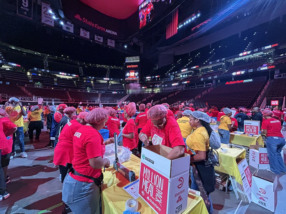 POSITIVE NEWS: Thousands of filled <a href="/StateFarmArena/">State Farm Arena</a> to pack up one million meals to fight food insecurity in Metro Atlanta, in partnership with <a href="/ATLHawks/">Atlanta Hawks</a> and <a href="/US_Hunger/">U.S. Hunger (Formerly FCE)</a>