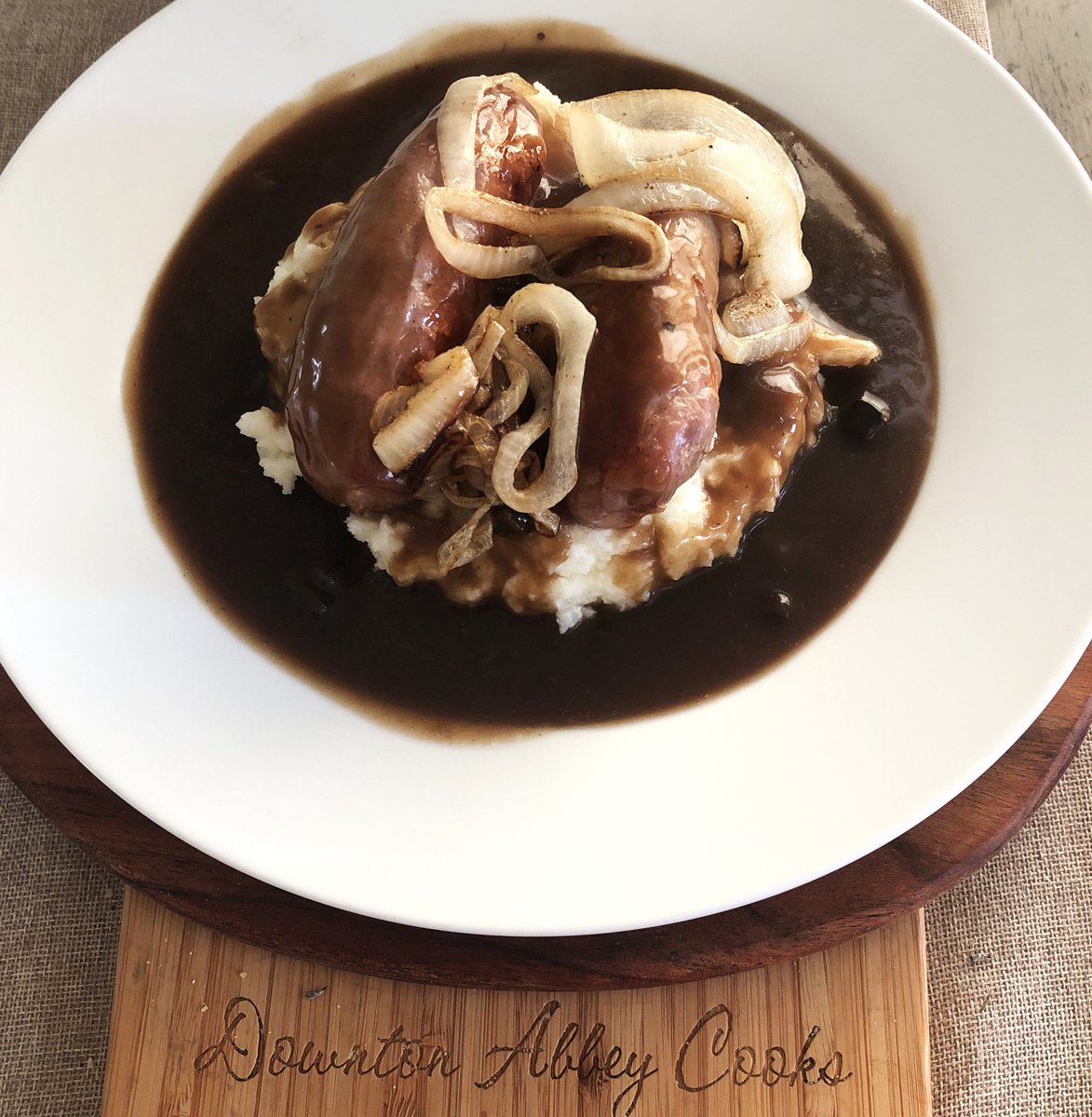 Perfect Bangers and Mash = Fluffy mash + <a href="/ParkersGB/">Parker's Great British Institution</a>  bangers + proper onion gravy
Nothing else comes close! Their Cumberland sausages are absolutely unbeatable 🔥
#BangersAndMash #BritishFood #ParkersSausages