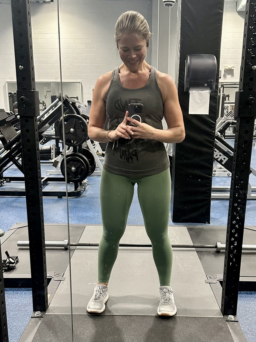 CackowskiLiz's tweet image. Leg Day &amp;amp; Boy Scouts popcorn = Balance 

Happy Saturday 💚