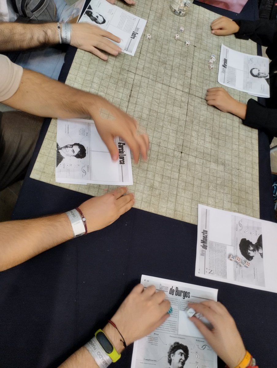 A las 17:00 h empieza La Liga de los Caballeros y Damas Extravagantes de <a href="/Nosolorol/">Nosolorol</a>. Nos trasladaremos a la Casa de las 7 Chimeneas en el Madrid de 1914.