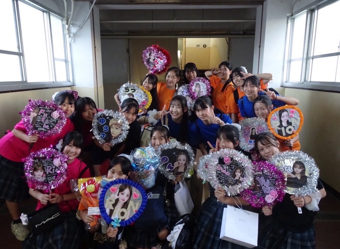 han_ai_dancer's tweet photo. 華洸擽引退しました✨

2年半沢山の応援ありがとうございました。
引退公演も沢山の声援のおかげで最後まで踊り切ることができました。

ずっと愛が溢れるほどの応援をしてくださった保護者の方々、毎日練習を見てくださった先生方、沢山応援してくれた汎愛生、そして、何もわからなかった私達を https://t.co/ZvR7P8UV1F