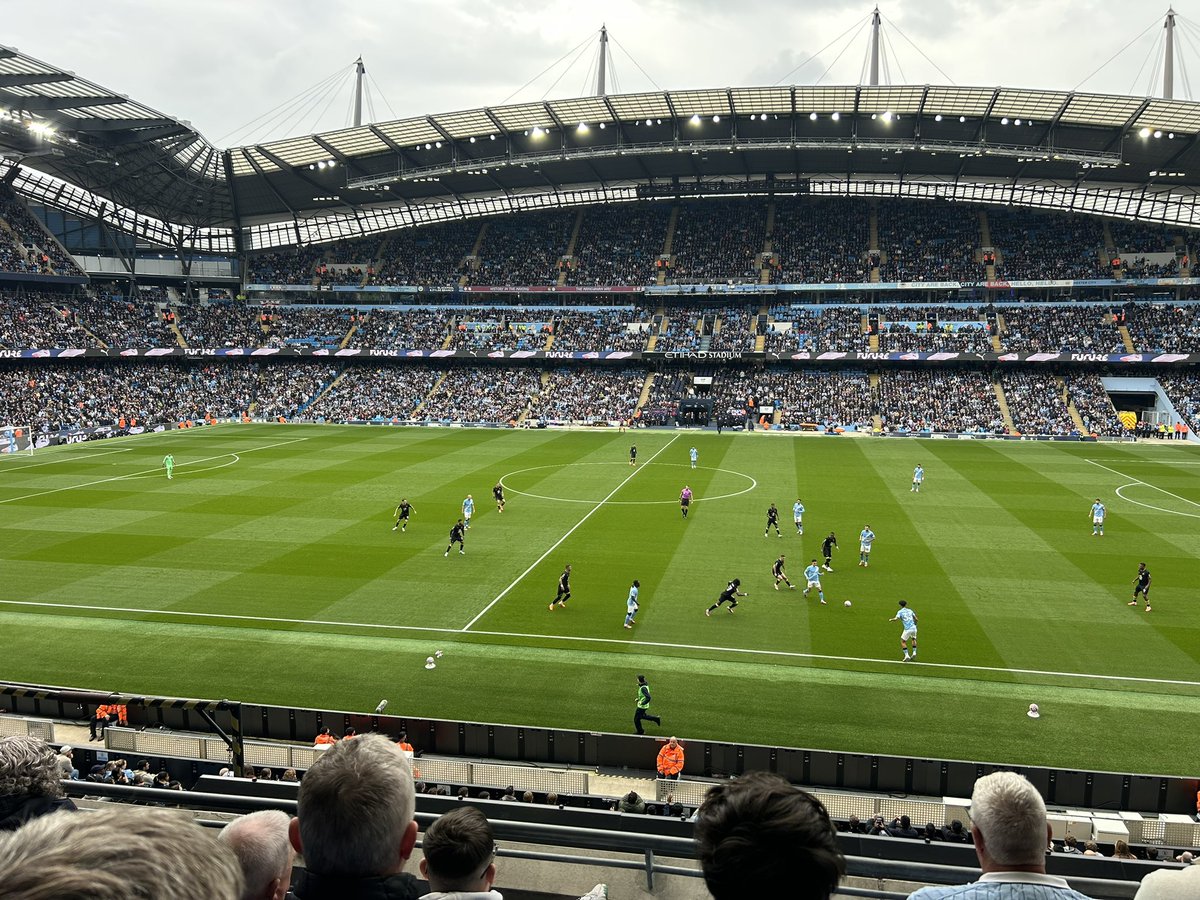 TimFarragher's tweet image. That Steve lad knows where the onion bag is!