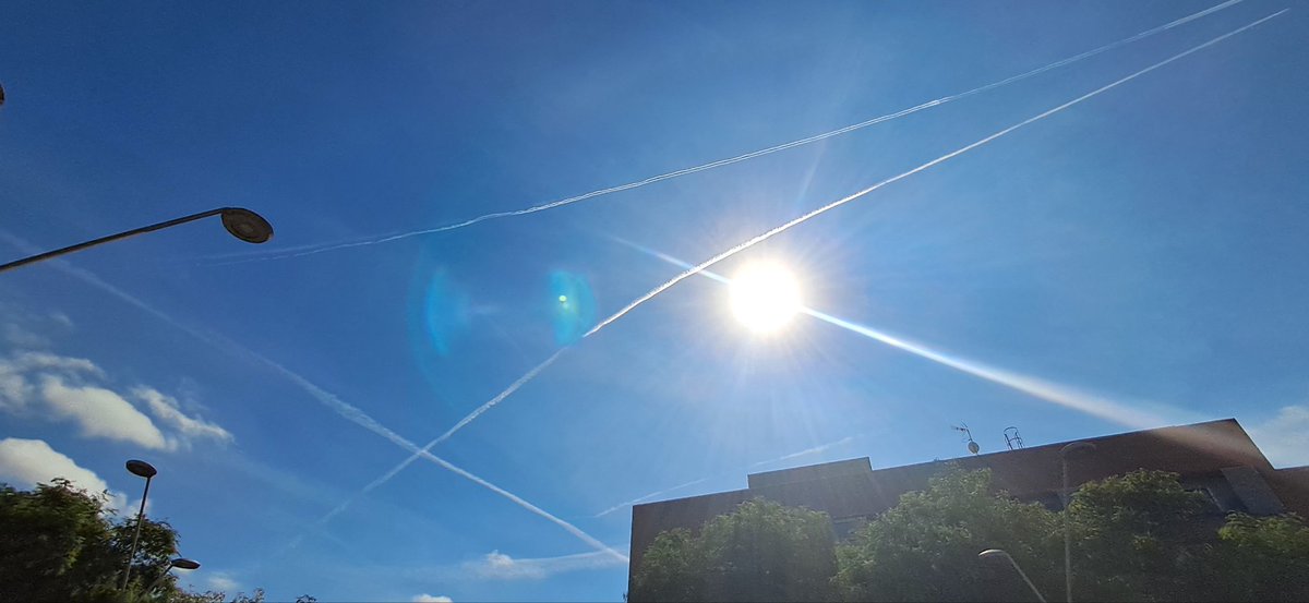 eoeeeeeeeeeeeee's tweet photo. #geoingekieria a saco #Barcelona #hoy #bioterrorismo #sequiainducida #lellamancambioclimatico @aemet #nostomanportontos #miraelcielo # https://t.co/7bftuWVQVJ