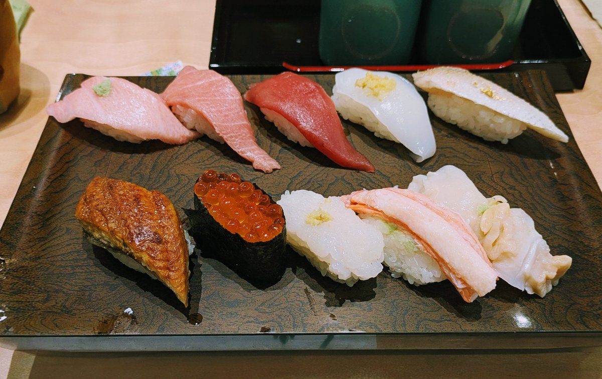 またひとつおっさんになってしまった…
めでたかったので寿司を食べました
また一年楽しく過ごせれば！！