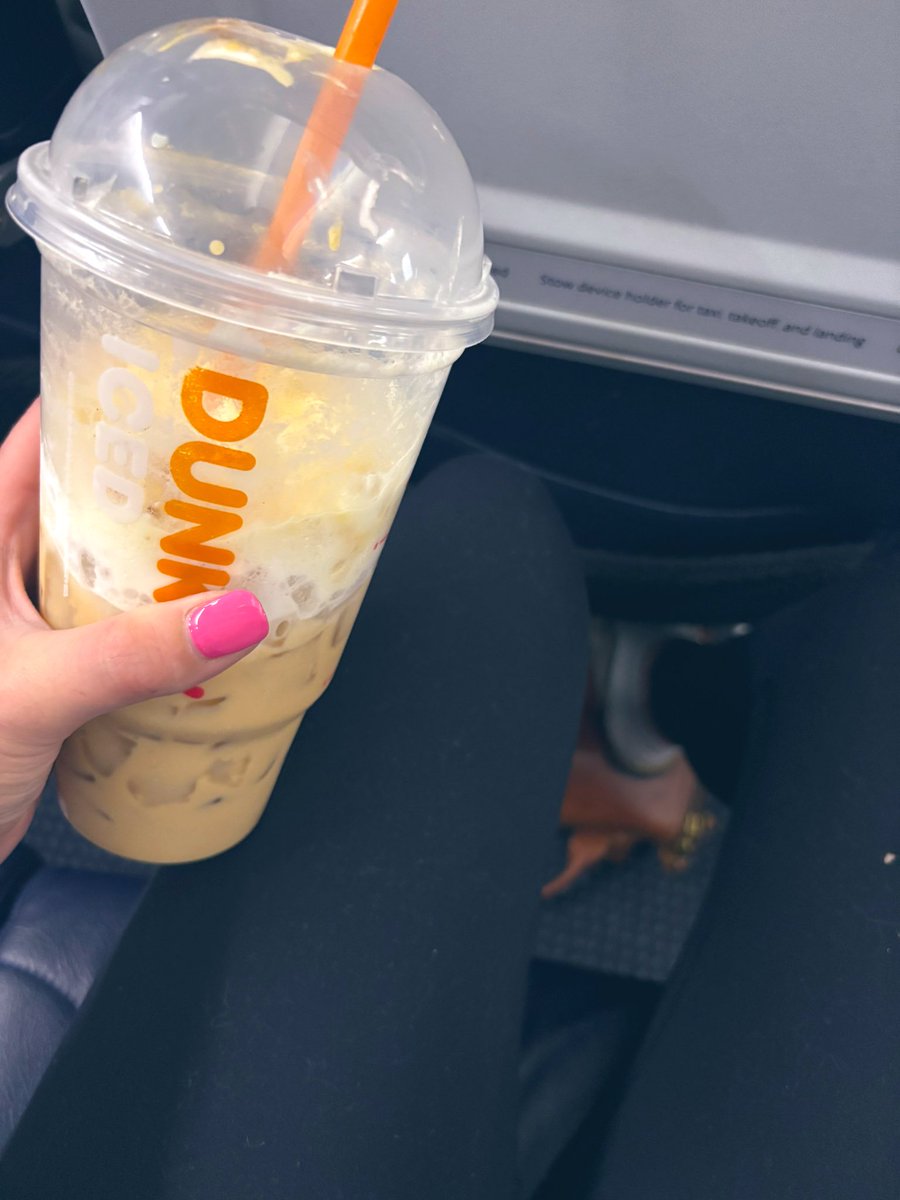 korinne_kaizer's tweet image. #fmty #earlyflight #caffeine #soexcited