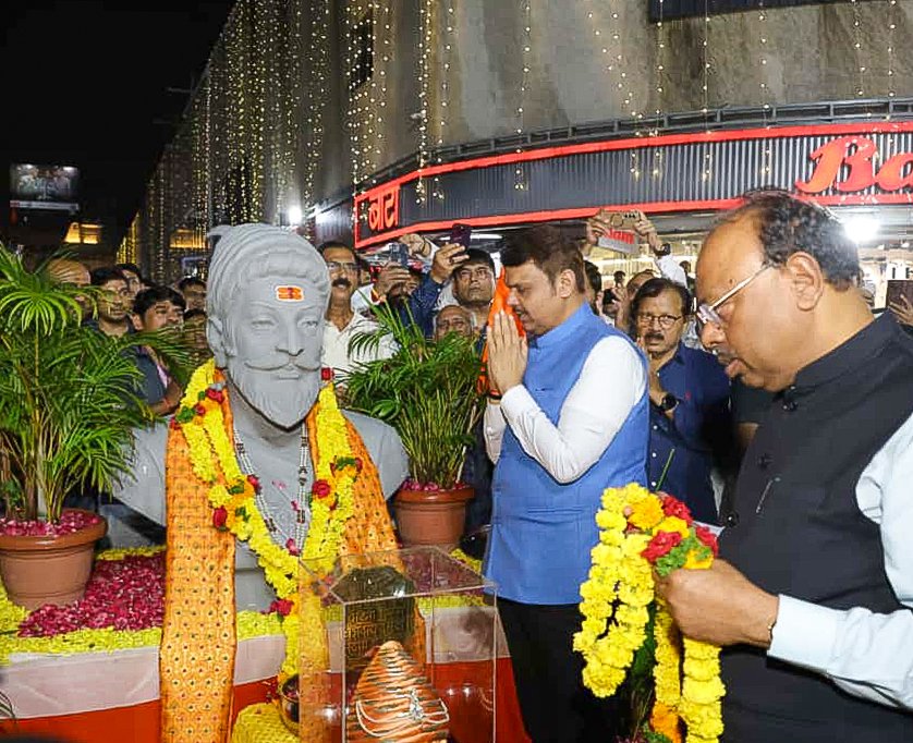 Dev_Fadnavis's tweet image. नमस्ते सदा वत्सले मातृभूमे..

🚩Rashtriya Swayamsevak Sangh Path Sanchalan - Nagpur Mahanagar in the esteemed presence of Param Pujya SarSanghChalak Dr. Mohan Bhagwat Ji

🚩प. पू. सरसंघचालक डॉ. मोहन भागवत जी यांच्या प्रमुख उपस्थितित राष्ट्रीय स्वयंसेवक संघ पथसंचलन - नागपूर महानगर…