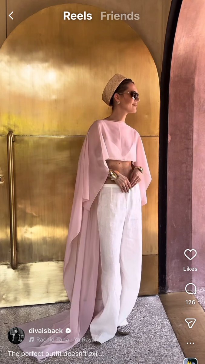 PravaDrama1718's tweet photo. Ako se dobro sjećam i #divaisback je nosila isti outfit kao #aidacamdziclagumdzija u Maroku. Nije valjda da je kupila u Anre. 😂 Vječni rat njih dvije oko outfita i ko kome krade “dizajn” ideje. #caosvima https://t.co/y7OAF3cYVJ