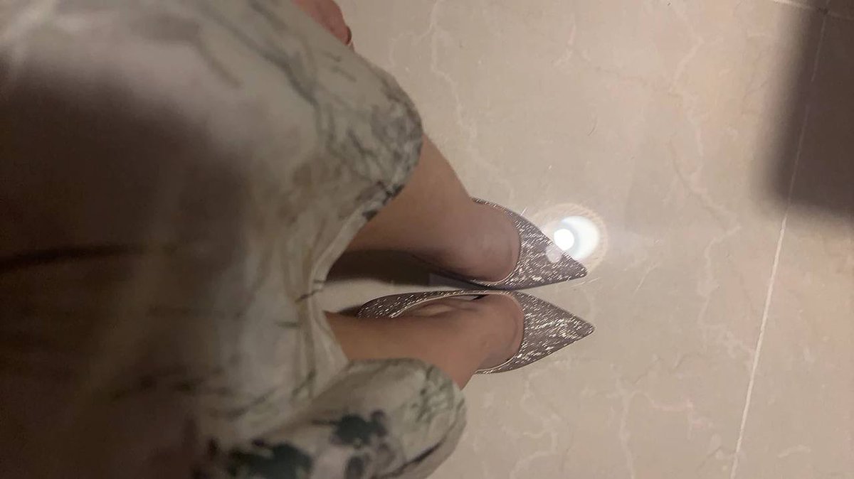 LiciaQOS's tweet photo. 我的脚脚是黑爹最爱的玩具！ https://t.co/15VeqyfELK