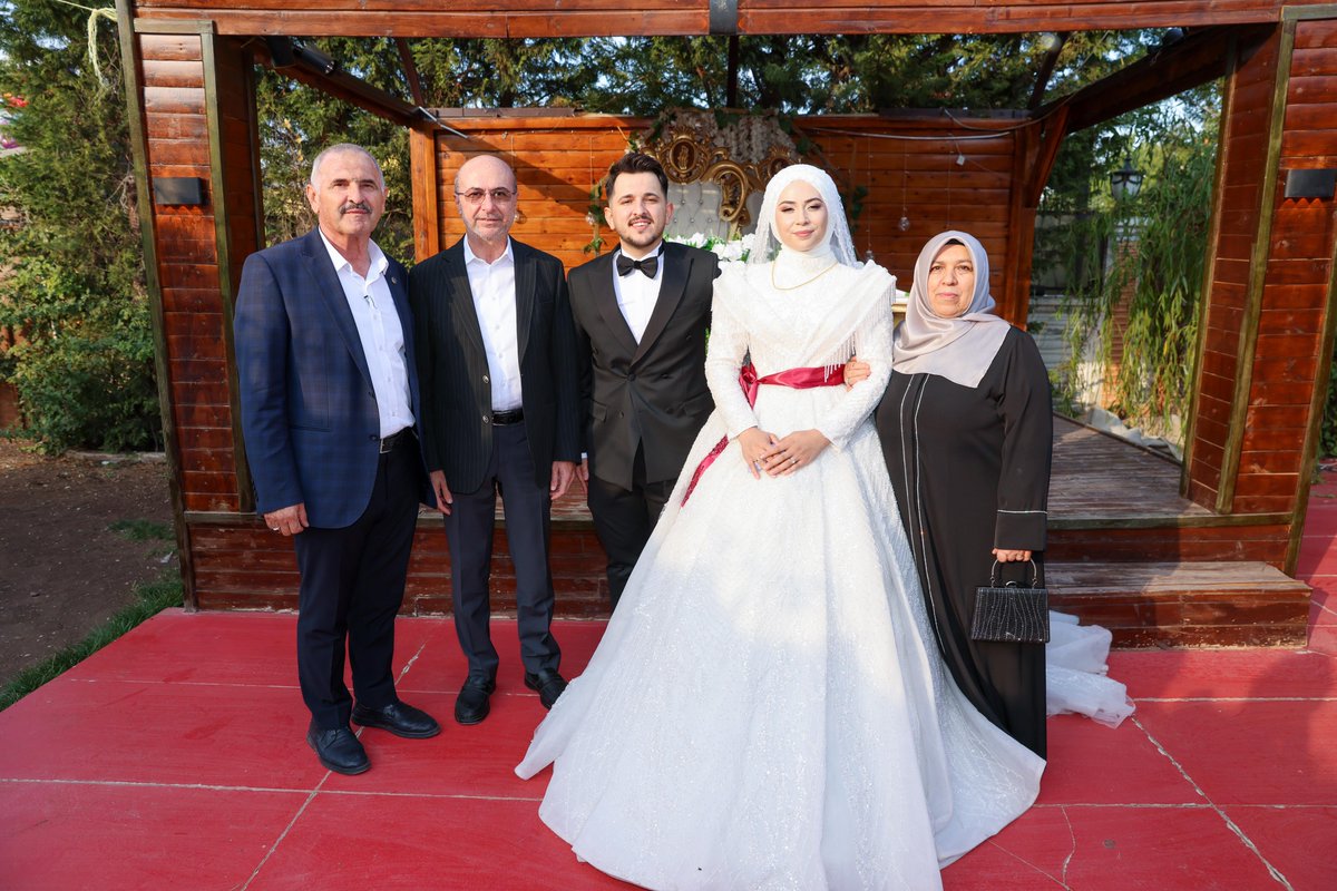 a_pekyatirmaci's tweet photo. • Yanmaz ve Karadeli Ailelerinin evlatları Sümeyye ile Serdar’ın nikah akidlerini gerçekleştirdik. 

• Eken ve Ünlü Ailelerinin evlatları Hatice Kübra ile Mehmet’in düğün merasimlerine katılarak hayırlı olsun temennilerimizi ilettik.  

Bu evliliklerin ailelerimize hayırlı olmasını diliyor, genç çiftlerimize mutluluk dolu bir ömür temenni ediyorum.