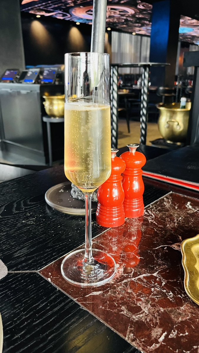 TvblogbyMLU's tweet photo. Cheers to the freaken weekend I drink to that🙈😂. 
Bathi No Heineken today 😌

@Goodwill_Thomo Thank you for the outing 👊🏽🙌😎 https://t.co/D0NstI8CkY