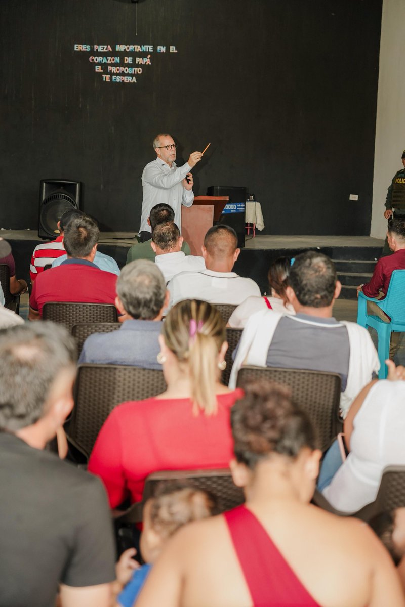 alfredosaadev's tweet image. Gracias a los pastores de vista hermosa meta.
El cambio no se detiene y la dignidad llegara a todos.
Levántate Colombia.