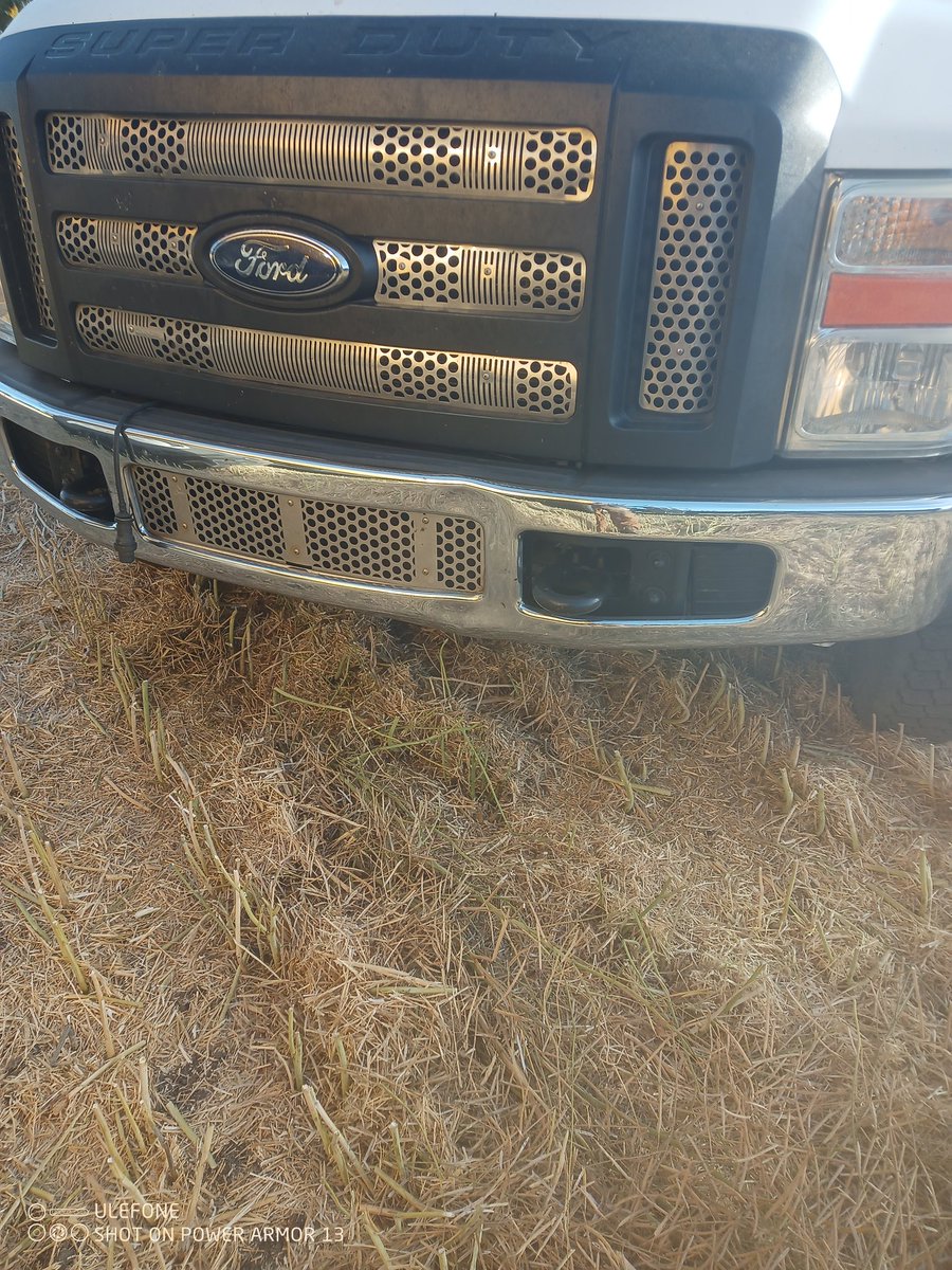 Just about ready to get after it again.. had one biner smelling like smoke when we shut down last night so we blew the engine compartments out before we went home... This dust is something else..
And nobody seems to know anything about this dent in the bumper of the service