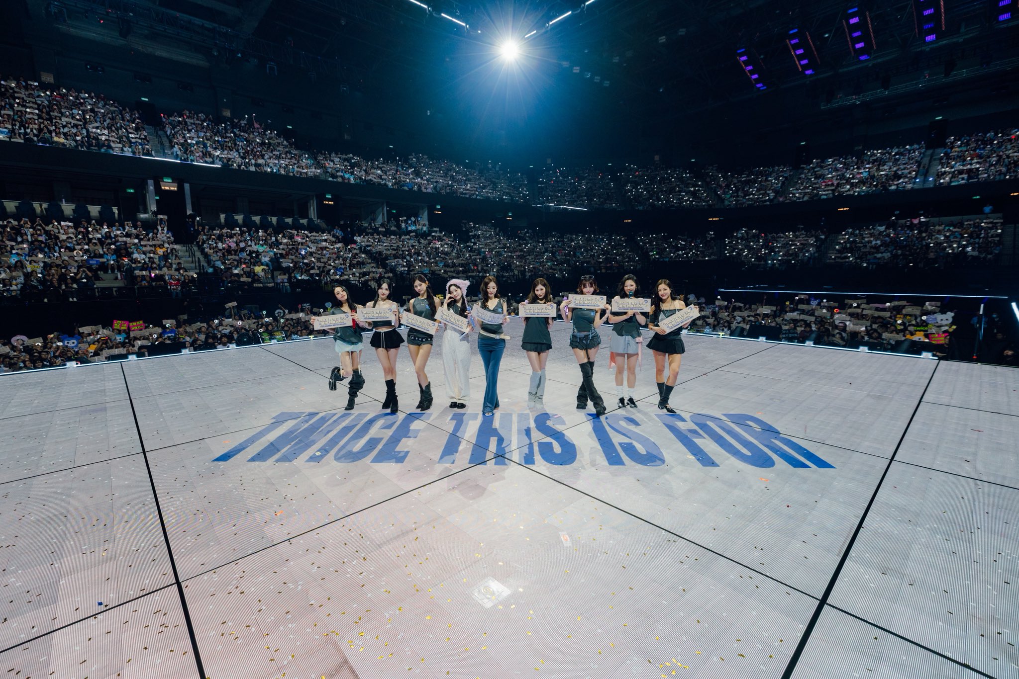 【早い者勝ち】TWICE STADIUM JUMPER- 9ROUND s-l400.jpg