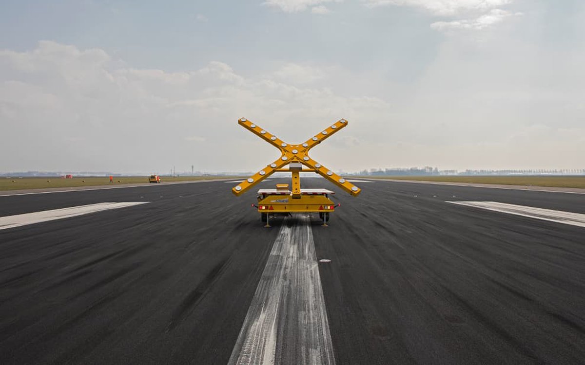 luchtvaart's tweet image. Drone gezien bij Schiphol: Polderbaan drie kwartier dicht dlvr.it/TNKccR