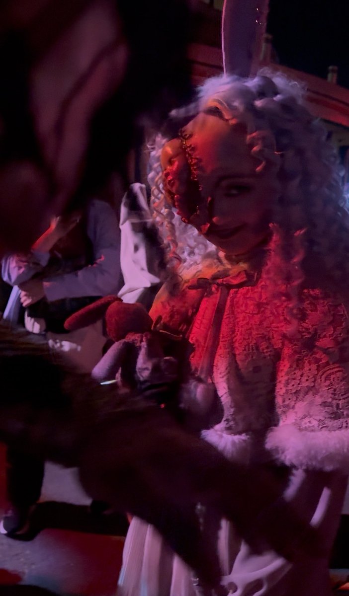 この♌️越しのめっちゃつよつよなお顔すんごい美人でホンマにラスボス感あって好き🥹🥹🥹🥹🥹