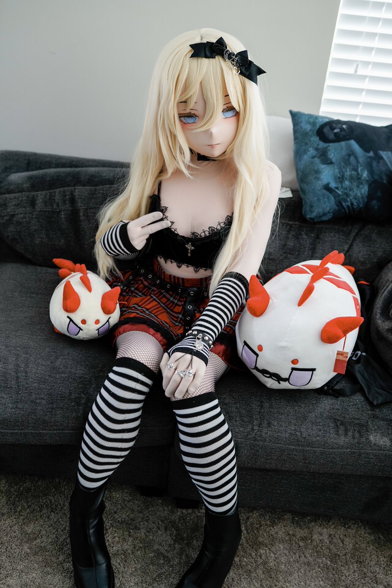 Bean husband and Bean daughter with their goth mom

📷: <a href="/Omachi5525/">Omachi</a>
#Arknights #アークナイツ #kigurumi #着ぐるみ
