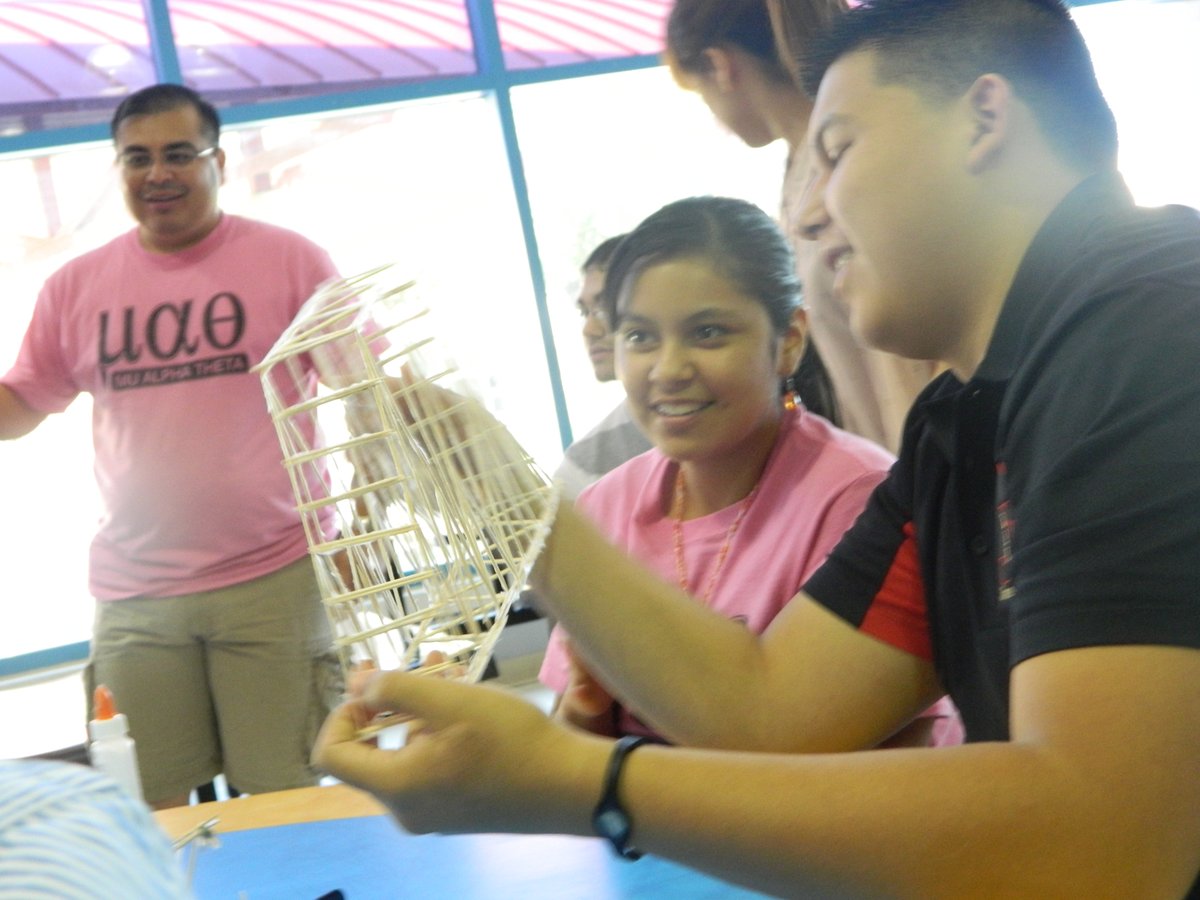 RedGoldNews's tweet image. #RedWolfThrowback to circa 2013 — the very first year of Mu Alpha Theta at our school! 💡 A small spark of curiosity 📐✨ From calculating tension to celebrating every collapse (and victory), this day was peak nerdy joy.
⁣
#MuAlphaTheta #Throwback #RedWolves @lajoyaisd