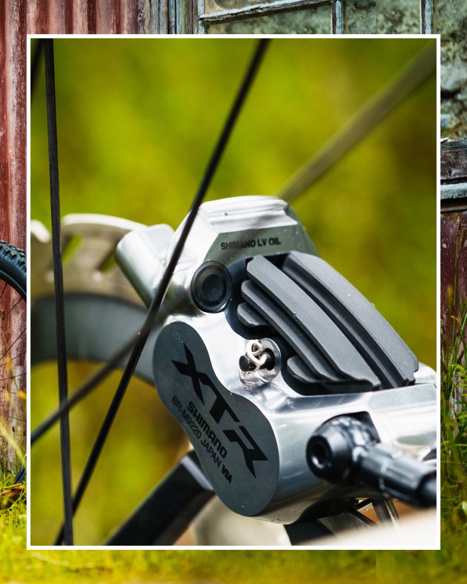 Power and consistency you can trust. Updated seals and low-viscosity oil ensure a reliable braking point in all conditions on all trails.

#ShimanoMTB #XTR