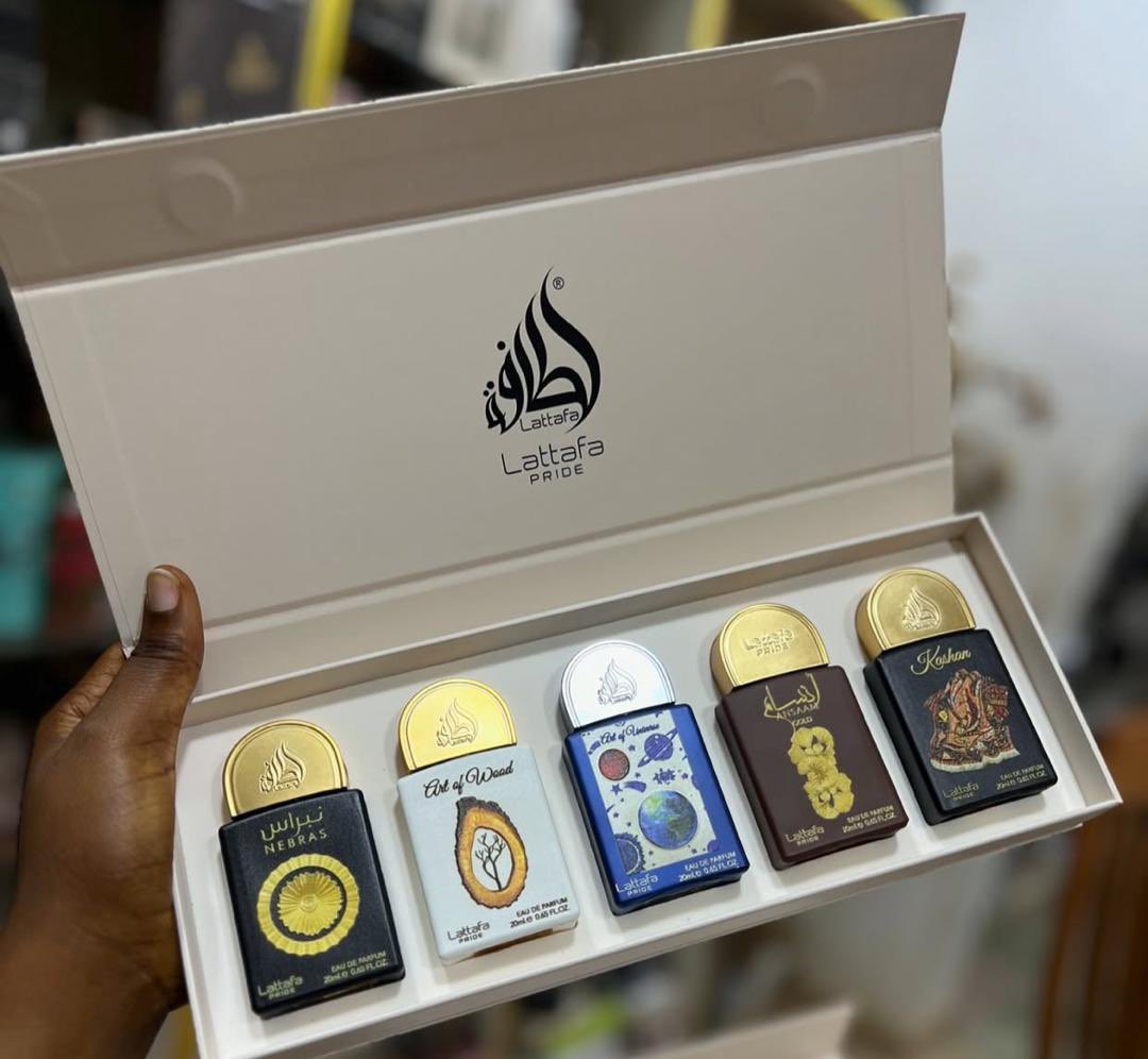 FragranceMerch's tweet photo. Lattafa Mini Gift Sets

5 different variant in 20ml sizes 

Definitely a steal if you don’t like to blind buy all the time 

And also perfect for gifting in the Festive Period

Price : #33,000

Available for Nationwide Delivery https://t.co/aqMUrjPUVn