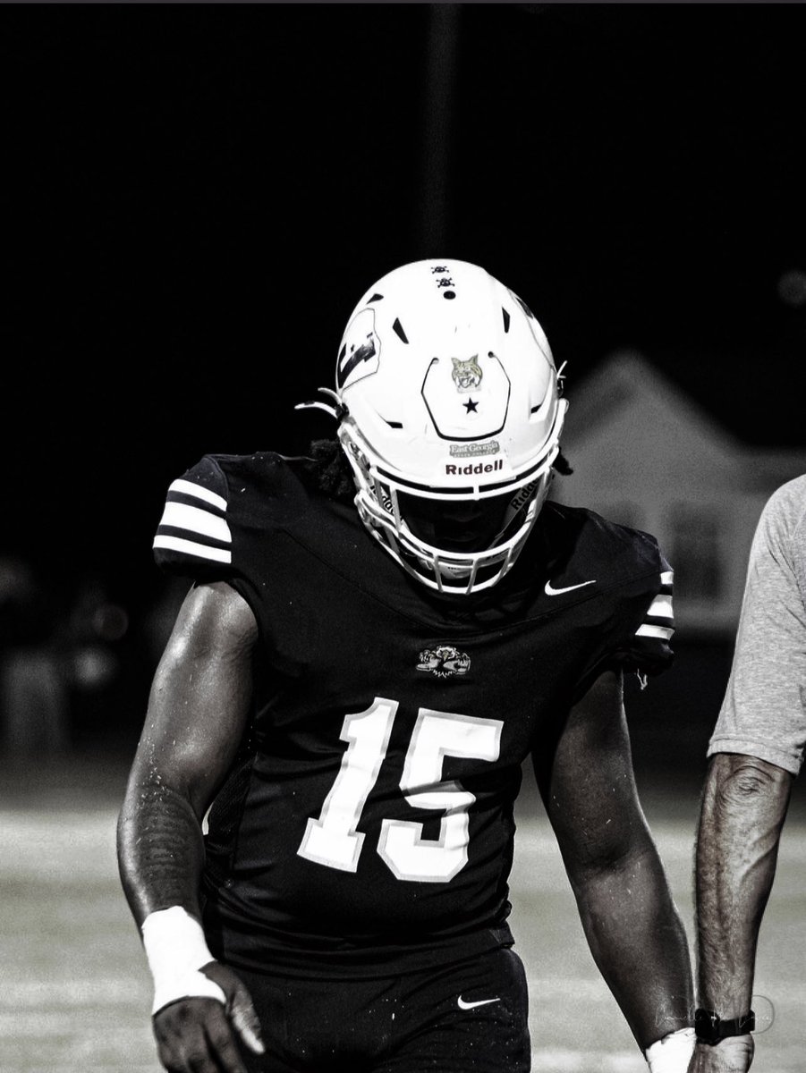 IDK what it's gone take for people to realize I’m a 🐶!
FILM doesn't lie!
Tuff lost against (screven co)
Performance was great last night for me, on both sides of the ball!
11 tackles
2TFLS
1 touchdown on a pass play!
#dog 
🔽HIGHLIGHTS🔽
hudl.com/v/2SpVs3