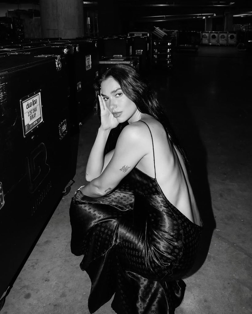 DUALIPA's tweet image. sweaty in soundcheck!!!!! Miami you brought the heat last night ~ SEE YOU FOR ROUND 2 TONIGHT ~ 🔥