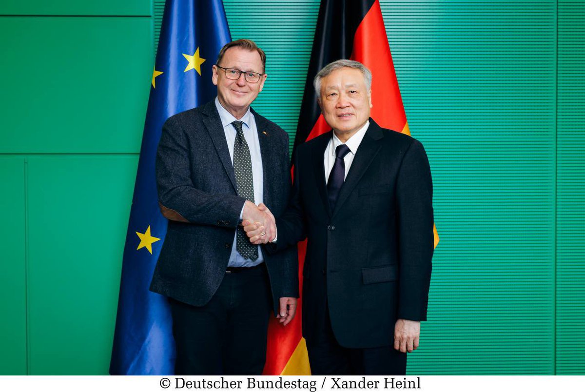 Gestern durfte ich den ständigen stellv. Premierminister Vietnams, Nguyen Hoa Binh, im Reichstagsgebäude empfangen. Schon als Thüringer MP  habe ich enge Kontakte zu Vietnam aufgebaut, Delegationen geleitet, Partnerschaften von Wirtschaft und zur Fachkräftegewinnung unterstützt.