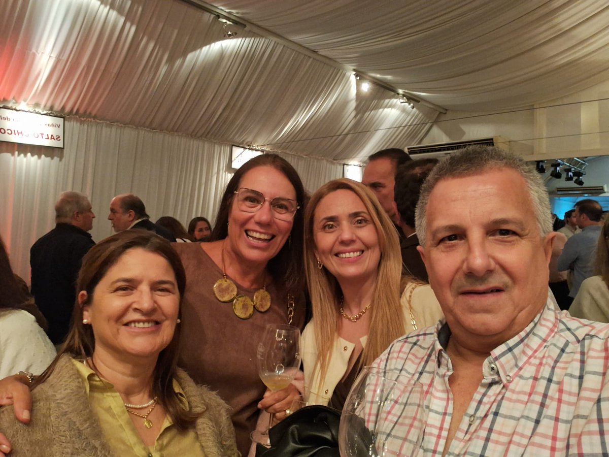 Salón del vino. Una noche espectacular Un aplauso a los rotarios por esta obra que realizan. Salto.